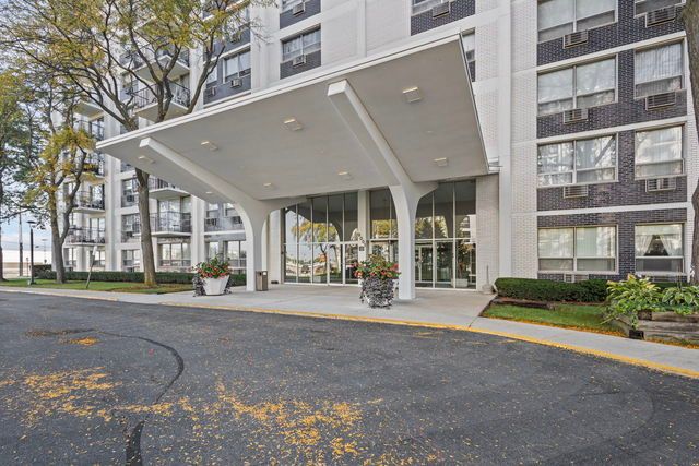 9001 Golf Road 5B, Des Plaines, IL 60016