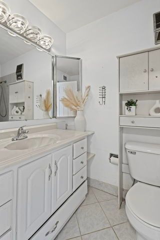 9001 Golf Road 5B, Des Plaines, IL 60016