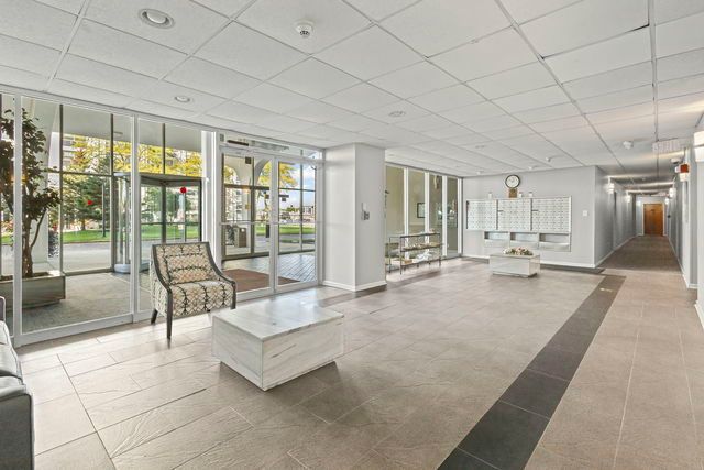 9001 Golf Road 5B, Des Plaines, IL 60016