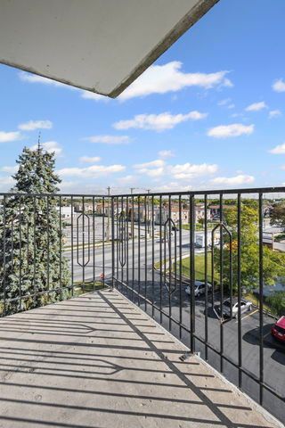 9001 Golf Road 5B, Des Plaines, IL 60016