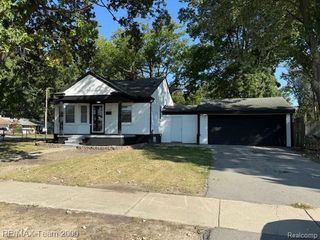 15840 Catalpa Drive, Southfield, MI 48076