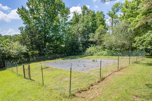 812 Good Hope Rd, Leoma, TN 38468