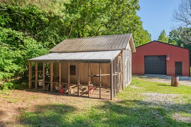 812 Good Hope Rd, Leoma, TN 38468