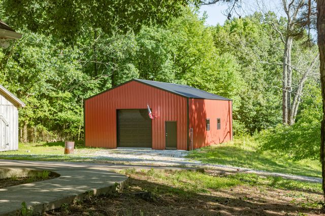 812 Good Hope Rd, Leoma, TN 38468