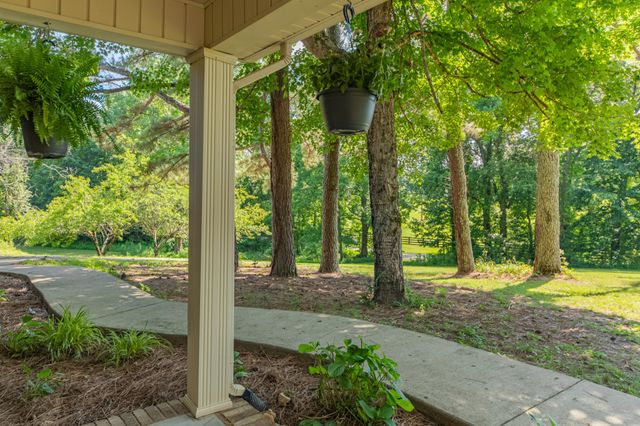 812 Good Hope Rd, Leoma, TN 38468