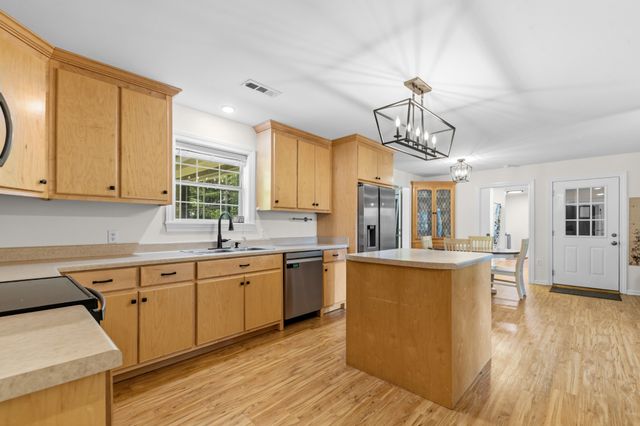 812 Good Hope Rd, Leoma, TN 38468