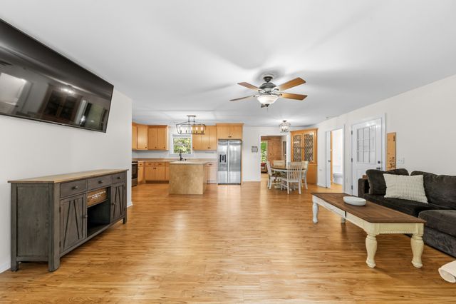 812 Good Hope Rd, Leoma, TN 38468