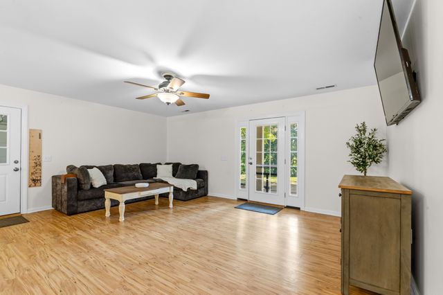 812 Good Hope Rd, Leoma, TN 38468