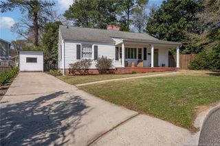 324 Fairwood Court, Fayetteville, NC 28305