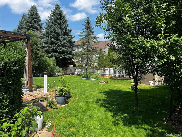 1620 Dartmoor Drive, Howell Township, MI 48843