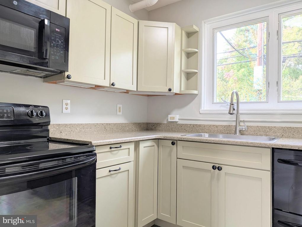 8-D HILLSIDE RD, Greenbelt, MD 20770