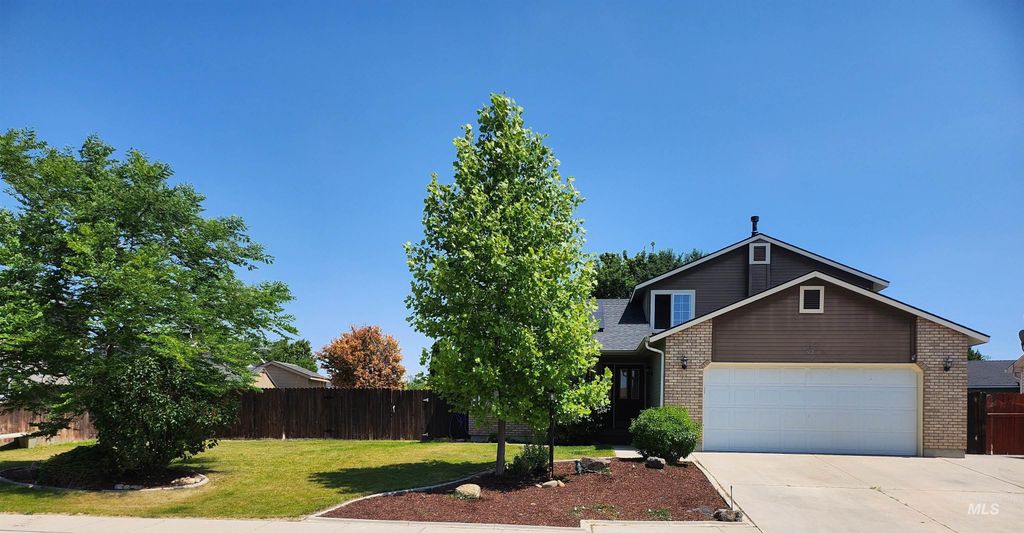 82 N Wedgwood Drive, Nampa, ID 83651