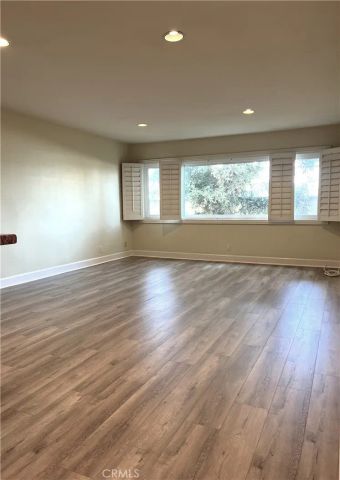 1025 N Kings 317, West Hollywood, CA 90069