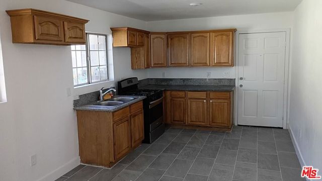 4214 Avalon Boulevard, Los Angeles, CA 90011