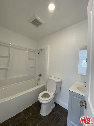 4214 Avalon Boulevard, Los Angeles, CA 90011