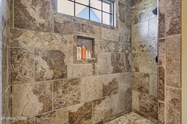 2775 Old Club Rd, Loudon, TN 37774