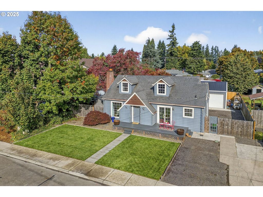 318 Ne 9TH Ave, Canby, OR 97013
