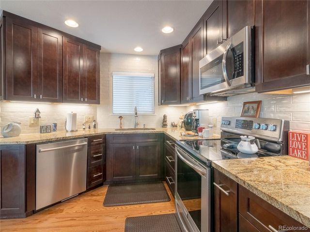 3385 S Tulare Ct, Denver, CO 80231