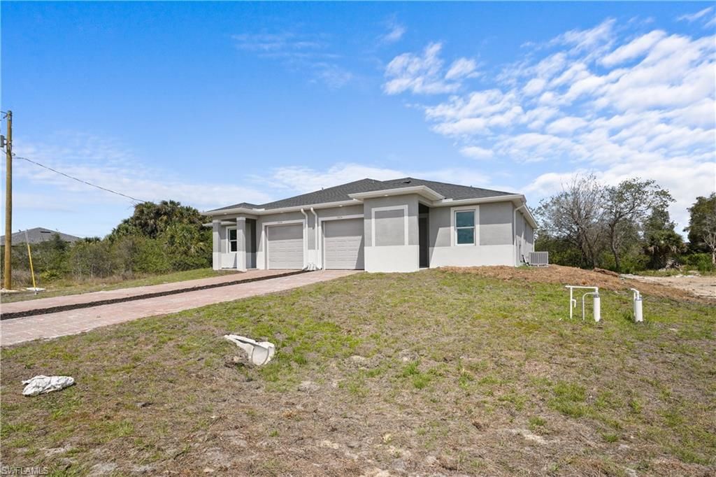 1020 bell, LEHIGH ACRES, FL 33974 — photo 2