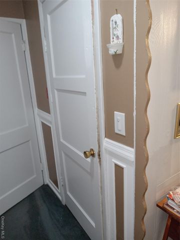 3 Brook Lane, Levittown, NY 11756