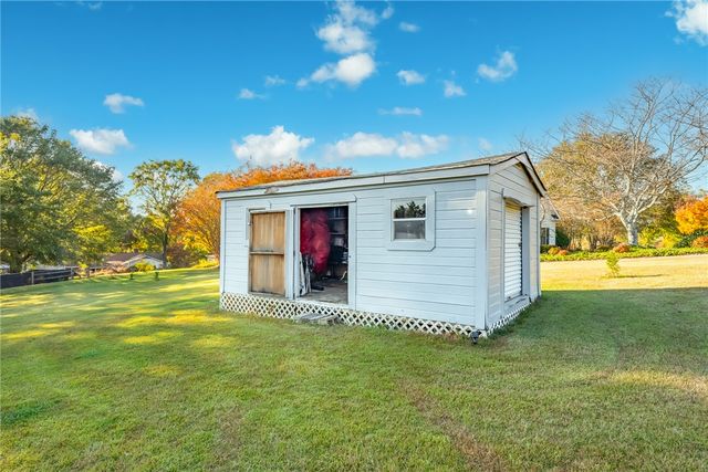 401 S Glassy Mountain Road, Pickens, SC 29671