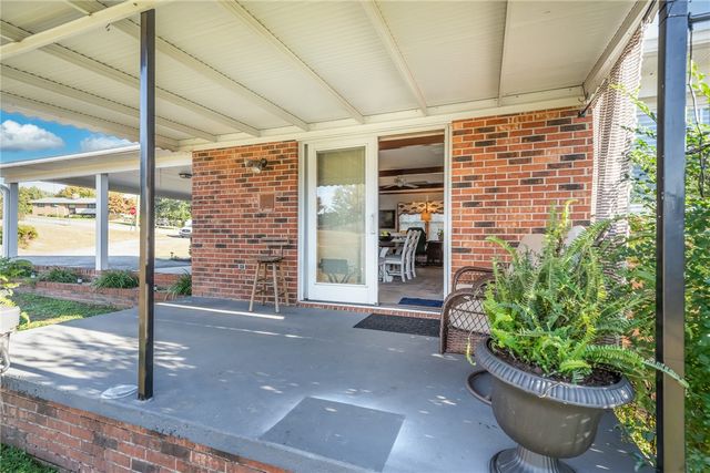 401 S Glassy Mountain Road, Pickens, SC 29671