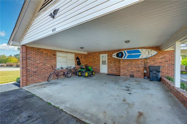 401 S Glassy Mountain Road, Pickens, SC 29671