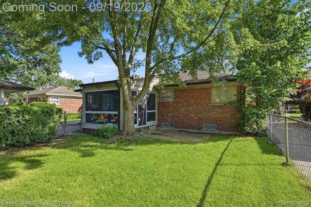 21407 Broadstone Street, Harper Woods, MI 48225