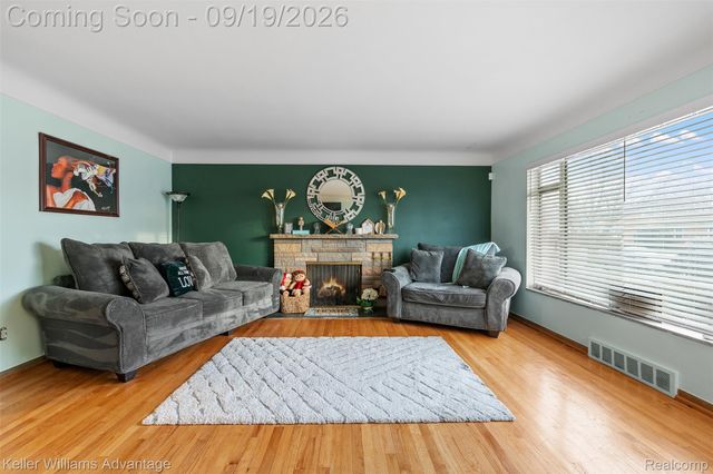 21407 Broadstone Street, Harper Woods, MI 48225