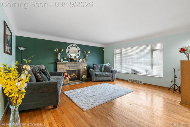 21407 Broadstone Street, Harper Woods, MI 48225