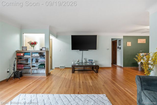 21407 Broadstone Street, Harper Woods, MI 48225