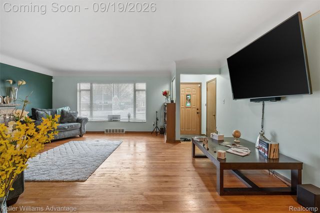 21407 Broadstone Street, Harper Woods, MI 48225