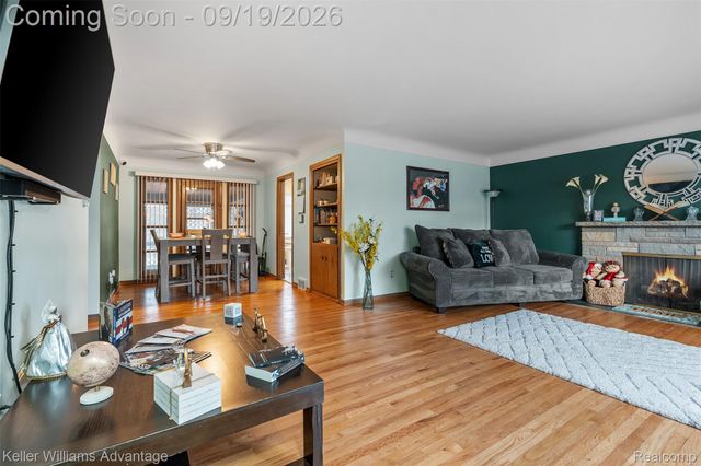 21407 Broadstone Street, Harper Woods, MI 48225