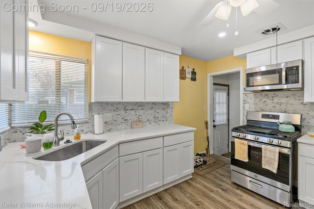 21407 Broadstone Street, Harper Woods, MI 48225