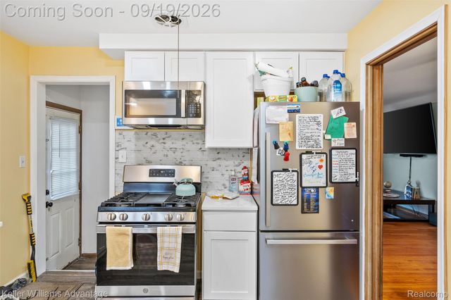 21407 Broadstone Street, Harper Woods, MI 48225