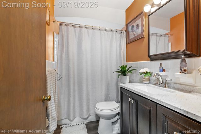 21407 Broadstone Street, Harper Woods, MI 48225