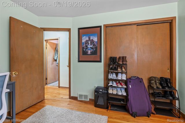 21407 Broadstone Street, Harper Woods, MI 48225