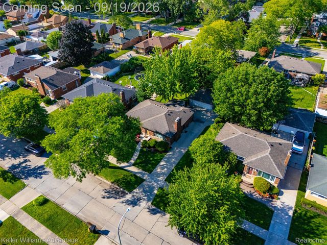 21407 Broadstone Street, Harper Woods, MI 48225