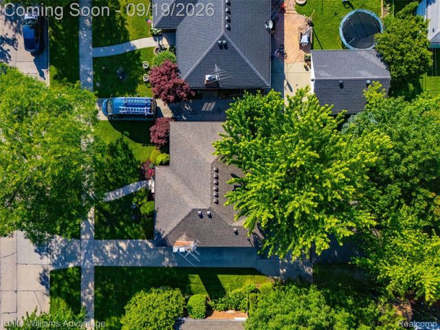 21407 Broadstone Street, Harper Woods, MI 48225