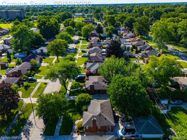 21407 Broadstone Street, Harper Woods, MI 48225