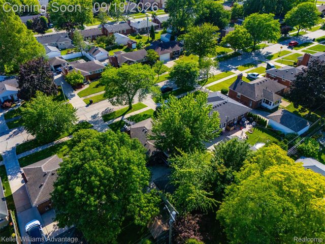 21407 Broadstone Street, Harper Woods, MI 48225