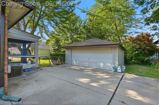 21407 Broadstone Street, Harper Woods, MI 48225