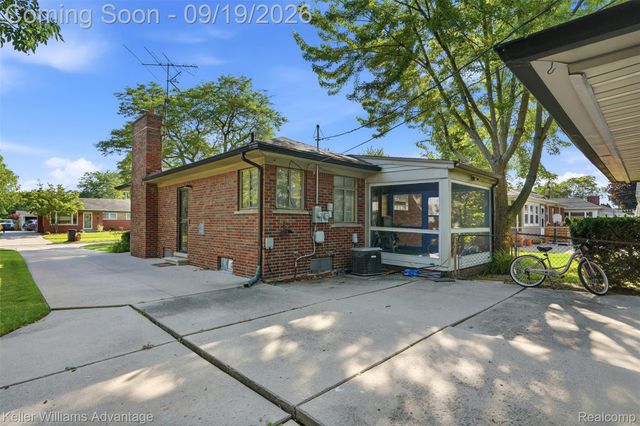 21407 Broadstone Street, Harper Woods, MI 48225