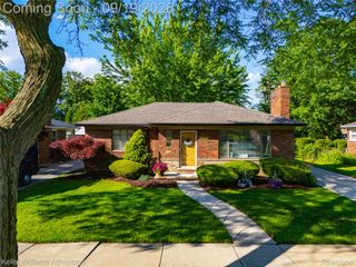 21407 Broadstone Street, Harper Woods, MI 48225