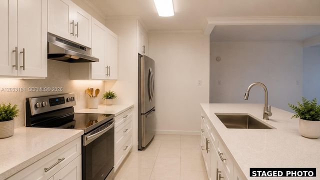 240 W Park Drive 2054, Miami, FL 33172