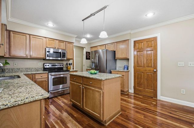 2216 Reeves Avenue, Lewis Center, OH 43035