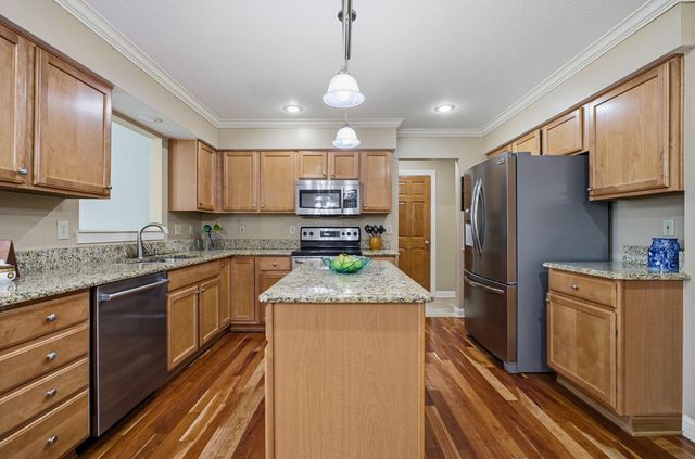 2216 Reeves Avenue, Lewis Center, OH 43035