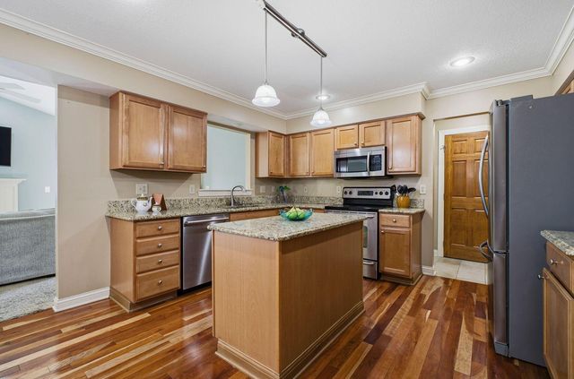 2216 Reeves Avenue, Lewis Center, OH 43035