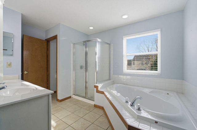 2216 Reeves Avenue, Lewis Center, OH 43035