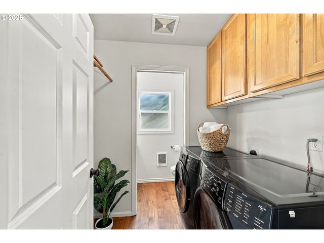 2617 MIMI St, Eugene, OR 97404